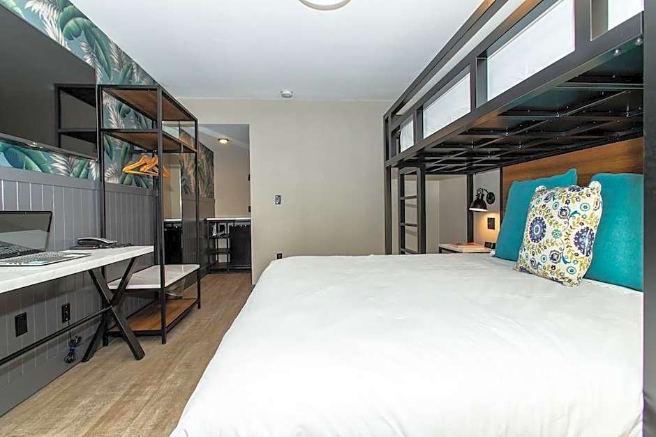 Magnolia Tree Hotel
