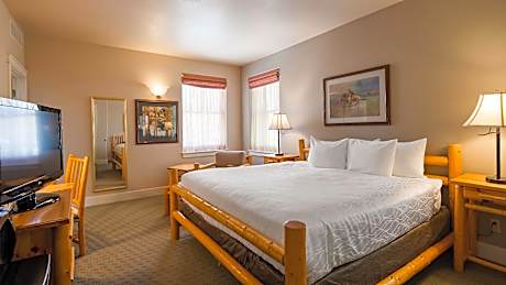 Suite-1 King Bed NSMK First Floor 2 Flat Screen Tvs Microwave Fridge Wi-Fi Full Breakfast