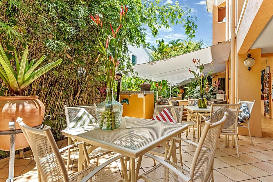 Martinique On Macrossan