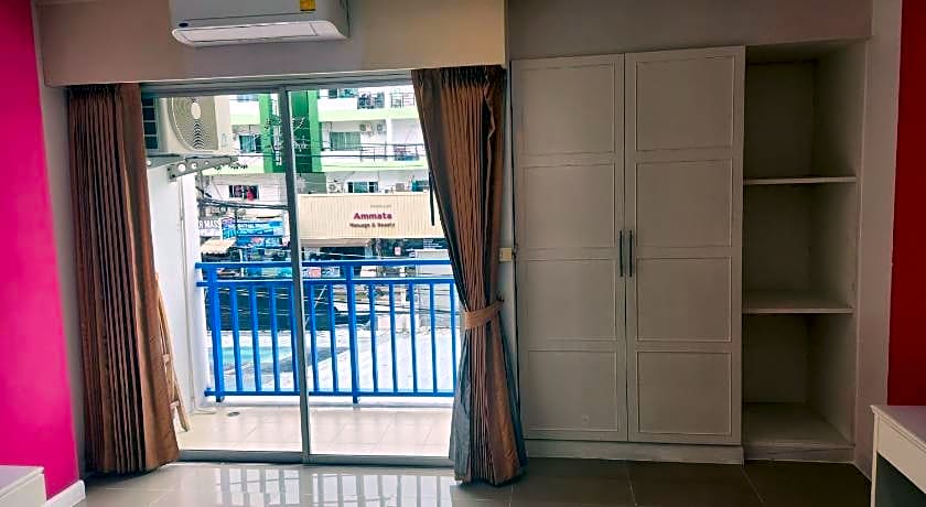 Santi White House Patong