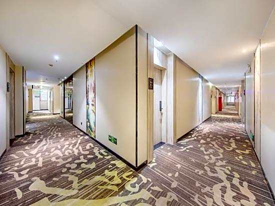 Wenxing Xiyue Hotel (Guangzhou Baiyun Railway Station Mawu Branch)
