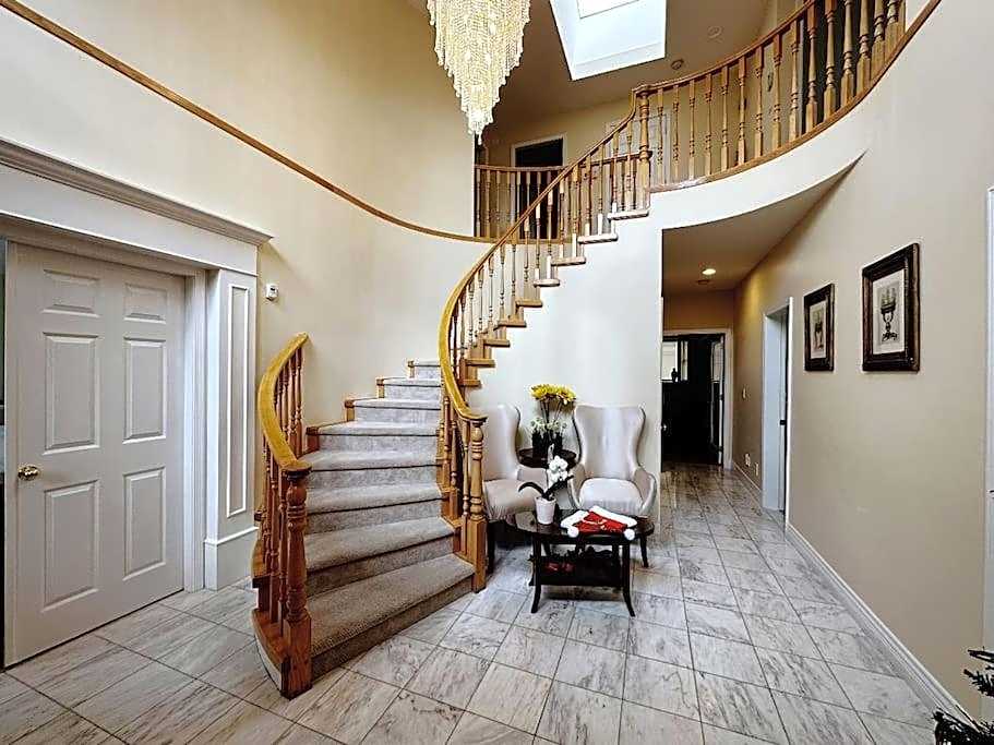 Super Cosy 8Bed & 6Bath in Vancouver heart near to airport and DownTown