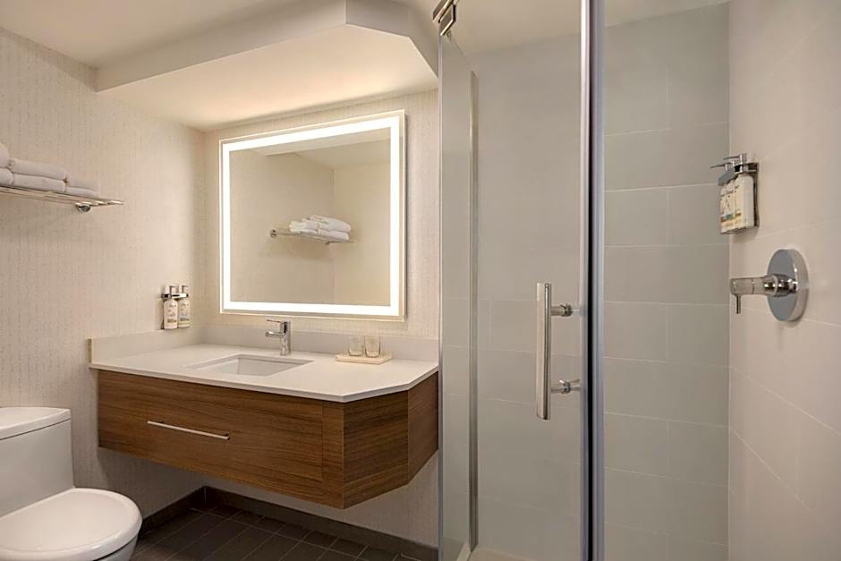 Holiday Inn & Suites Vancouver Downtown By IHG