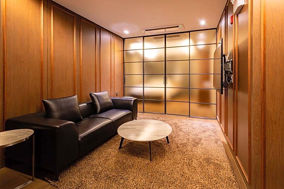 Hotel East9