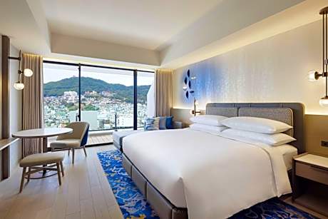 King Suite with Sofa Bed - Club Lounge Access