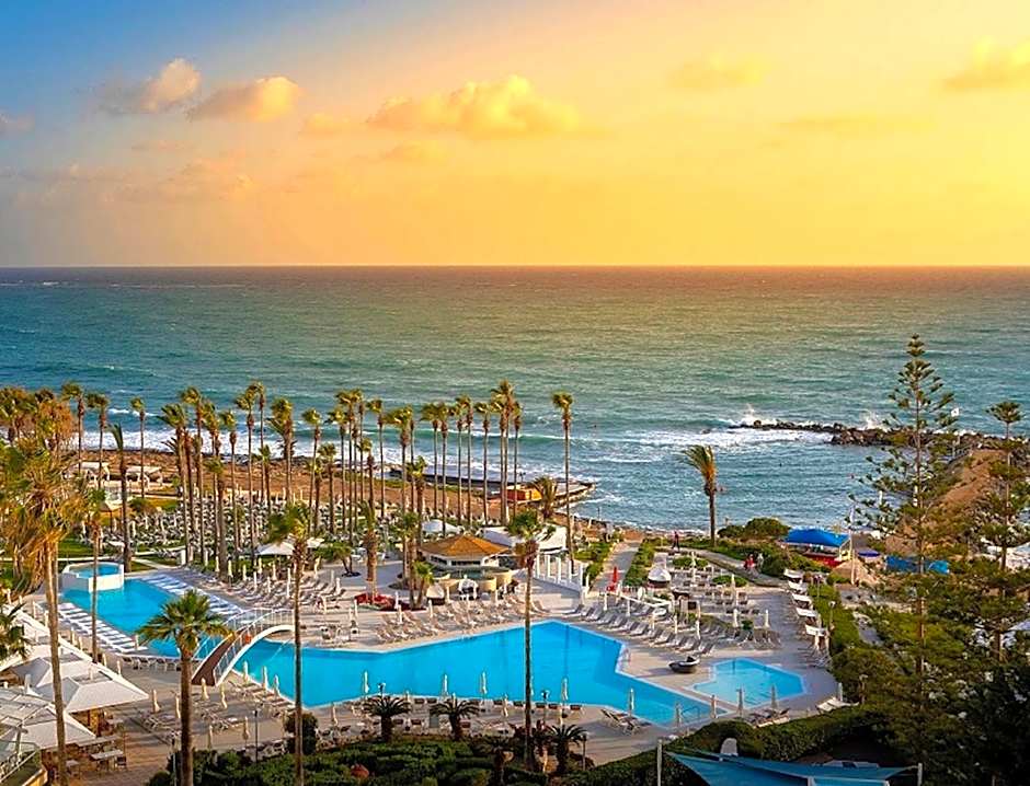 Leonardo Plaza Cypria Maris Beach Hotel & Spa