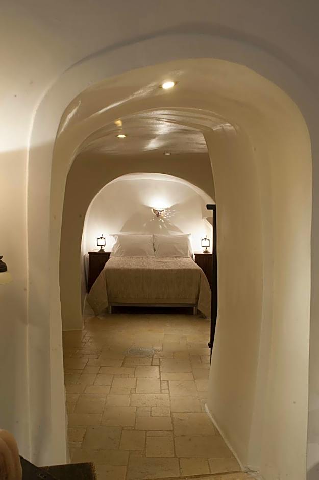 Heliophos Boutique Caves