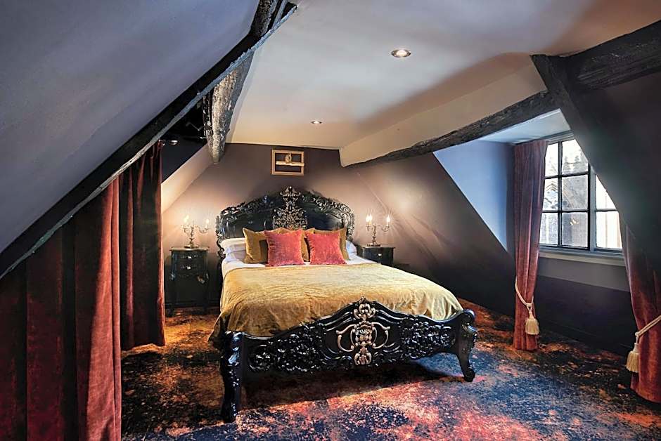 Photo 1 of 4 of Suite