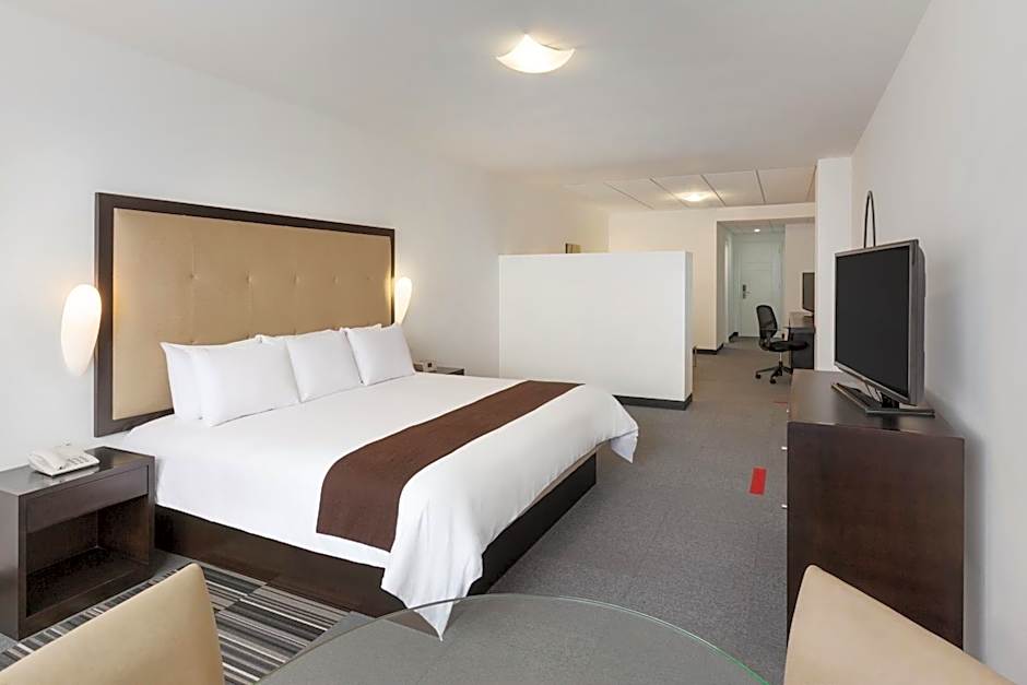 Photo 1 of 4 of Matrimonial 1 King Bed Suite