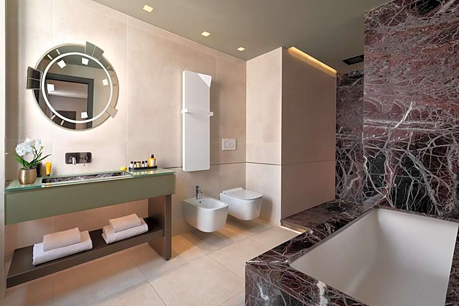 The Pantheon Iconic Rome Hotel, Autograph Collection by Marriott