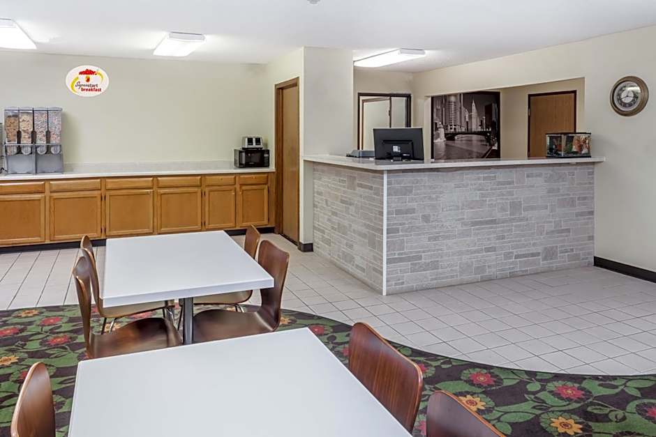 Super 8 by Wyndham Pekin/Peoria Area