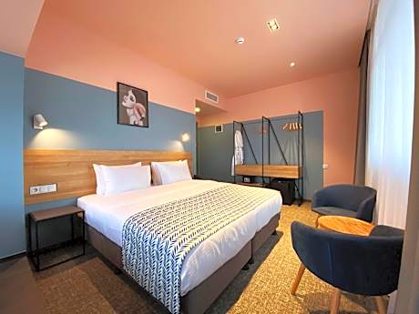 Deluxe Double or Twin Room with City View