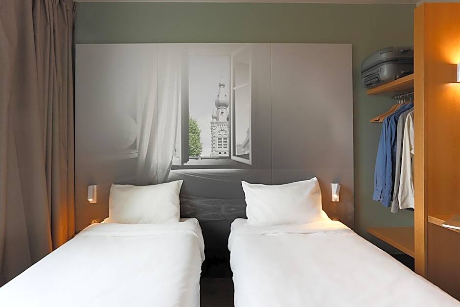 Photo 1 of 6 of Twin Room