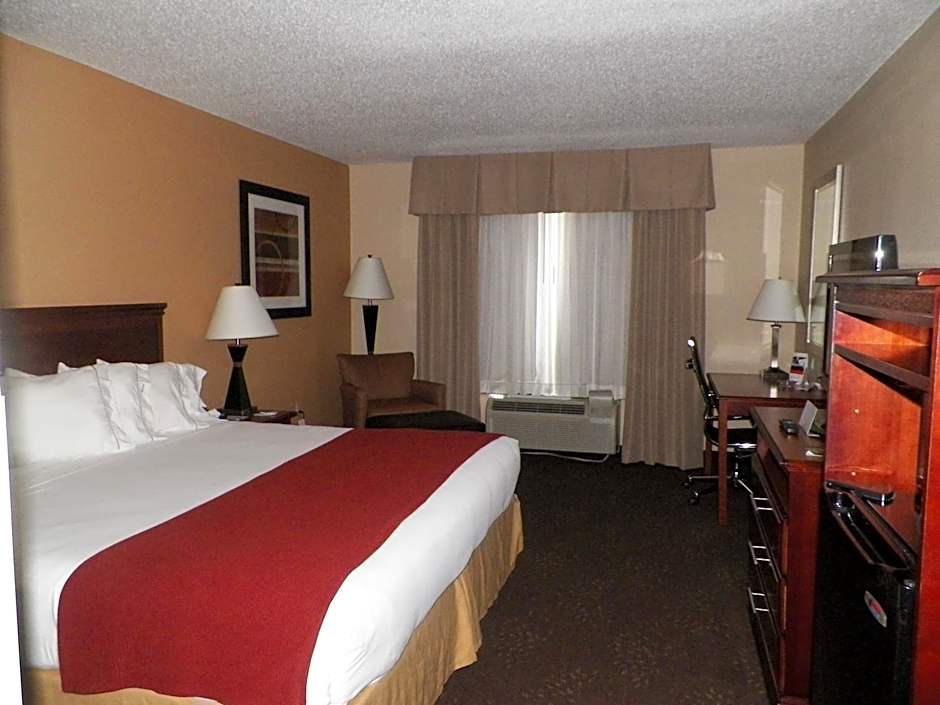 Holiday Inn Express Hotel & Suites Forest By IHG