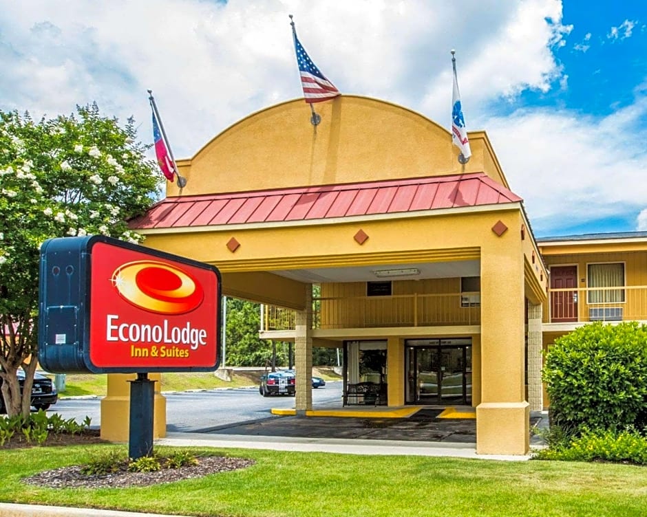 Econo Lodge Inn & Suites at Fort Benning