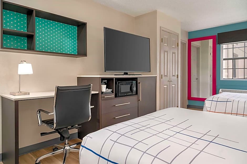 La Quinta Inn & Suites by Wyndham Columbus Airport Reynoldsburg