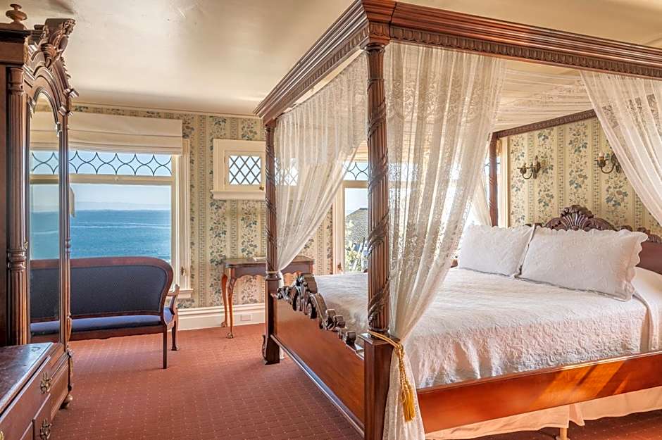 Martine Inn
