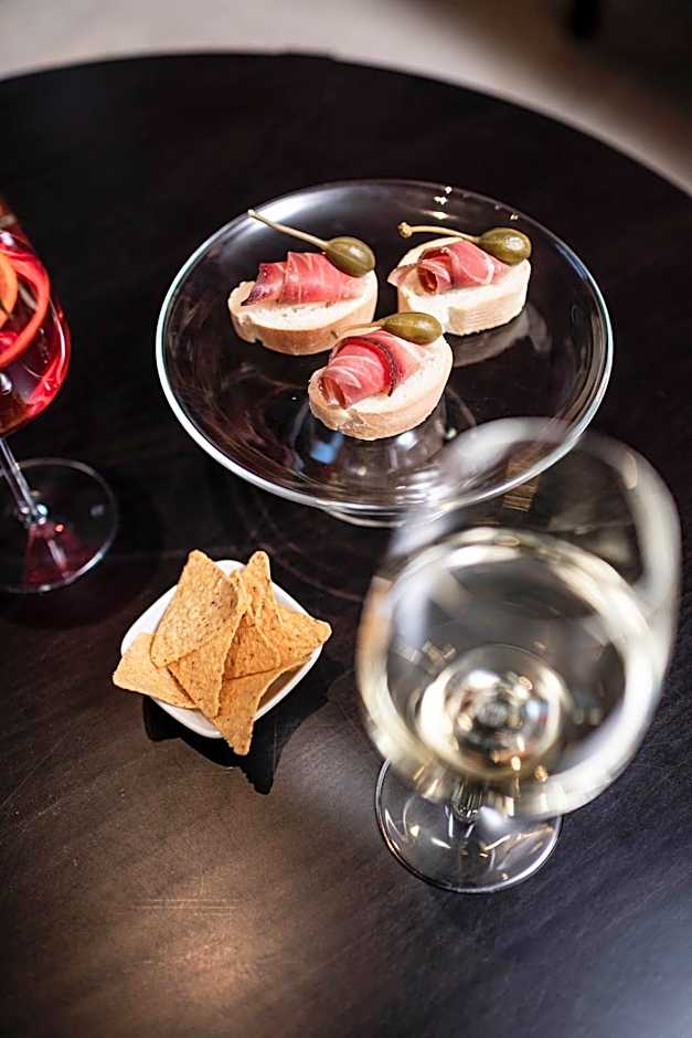 La Paula Apartments & Suites