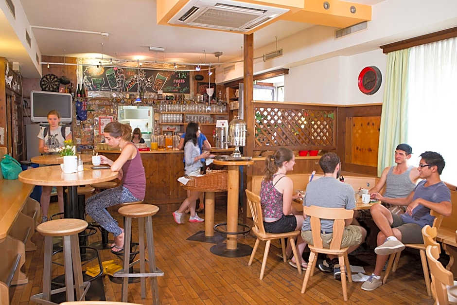 YoHo - International Youth Hostel