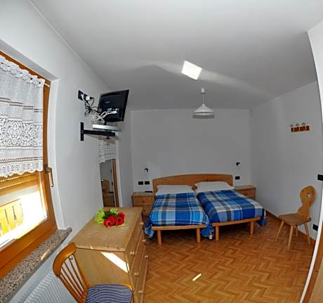 Double Room with Shared Bathroom - Annex