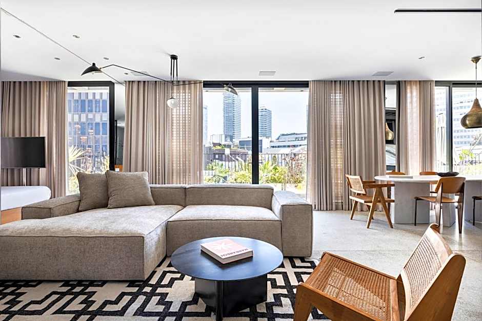 High Living Penthouse with Rooftop Pool