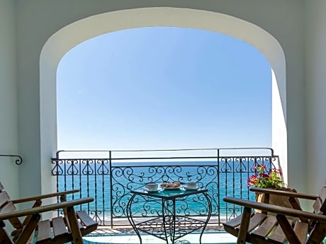 Deluxe Double or Twin Room with Sea View