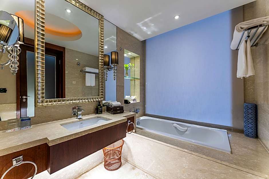 XinHua JianGuo Hotel