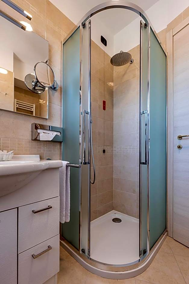 Hotel Bellevue Et Mediterranée