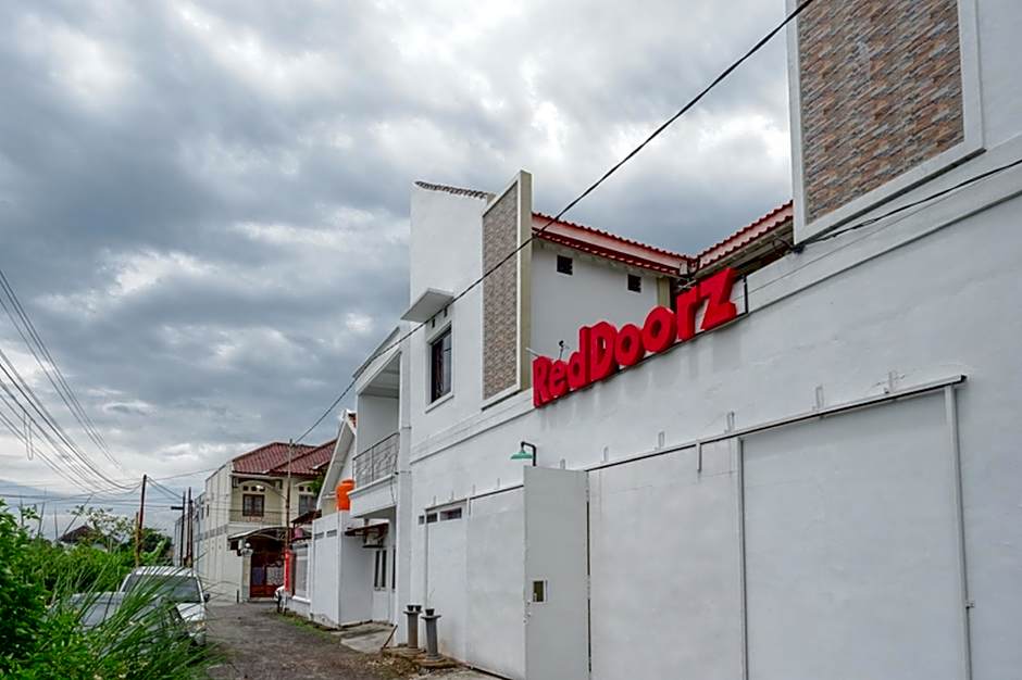 RedDoorz Syariah near UMS Solo - RSO Soeharso