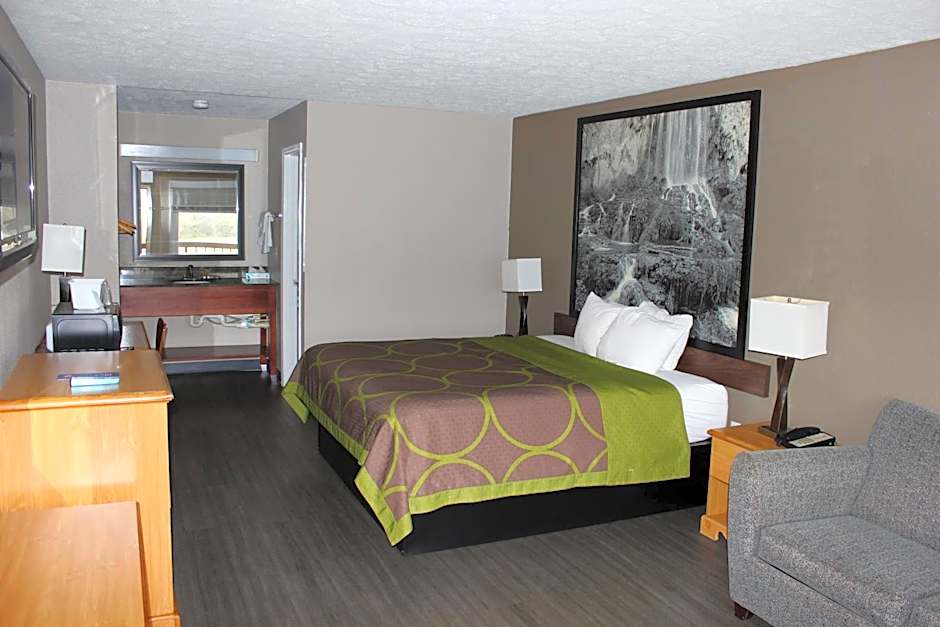 Super 8 by Wyndham Chiswell/Max Meadows Area