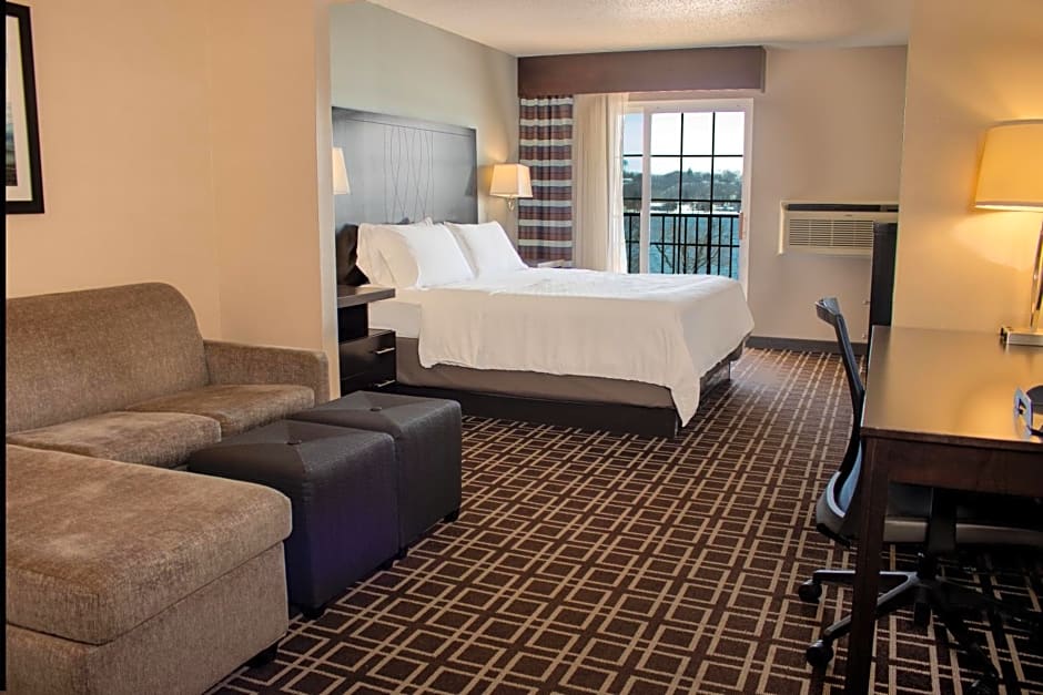 Holiday Inn Express Le Claire Riverfront-Davenport