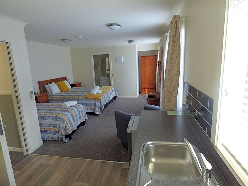 Sahara Deluxe Studios