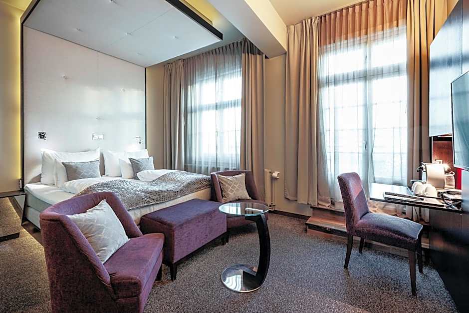 Home Hotel Folketeateret