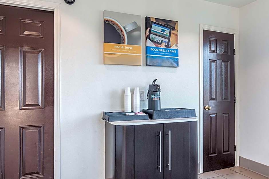 Motel 6-Texarkana, AR