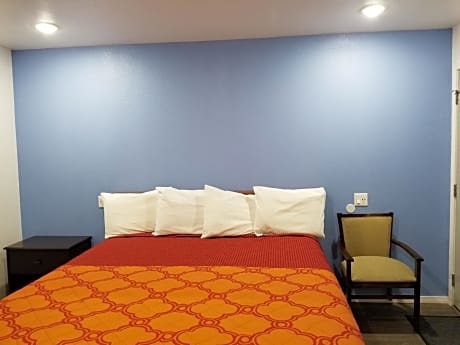 TRAVIS LODGE MOTEL 16