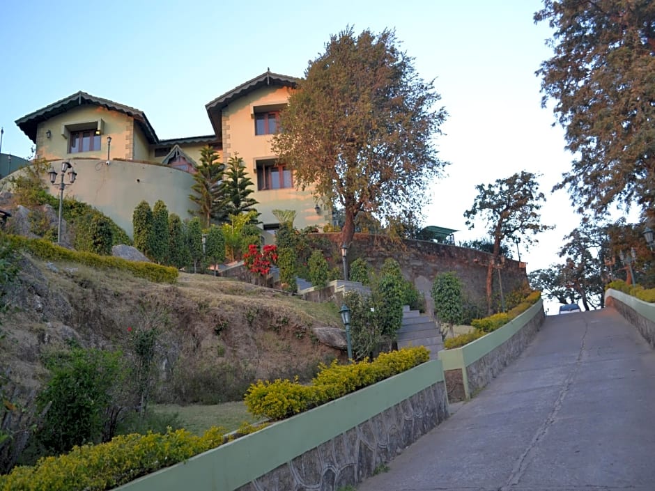 The Colonial Manek Manor by SAH