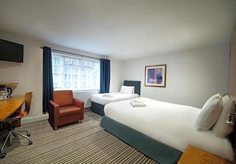 1 Double 1 Single Non-Smoking Family Room