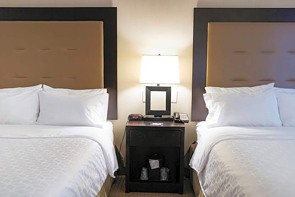 Holiday Inn Express & Suites - Olathe North By IHG