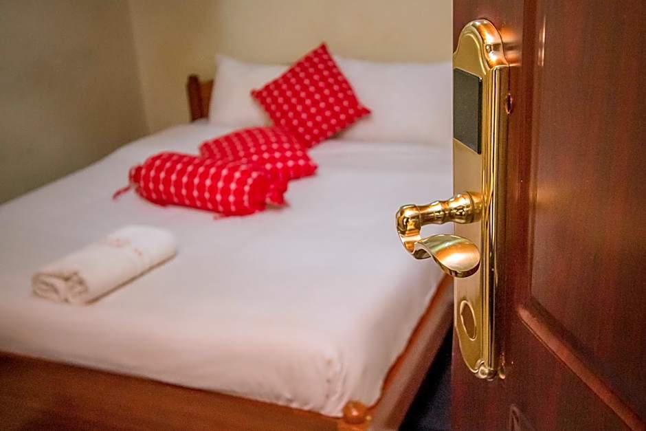 Sunshine Hotel Tengecha