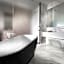 The Melbourne Hotel