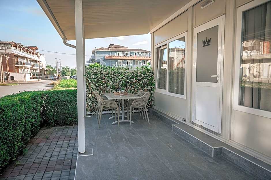 Elizabeth Queen Luxuxy Rooms