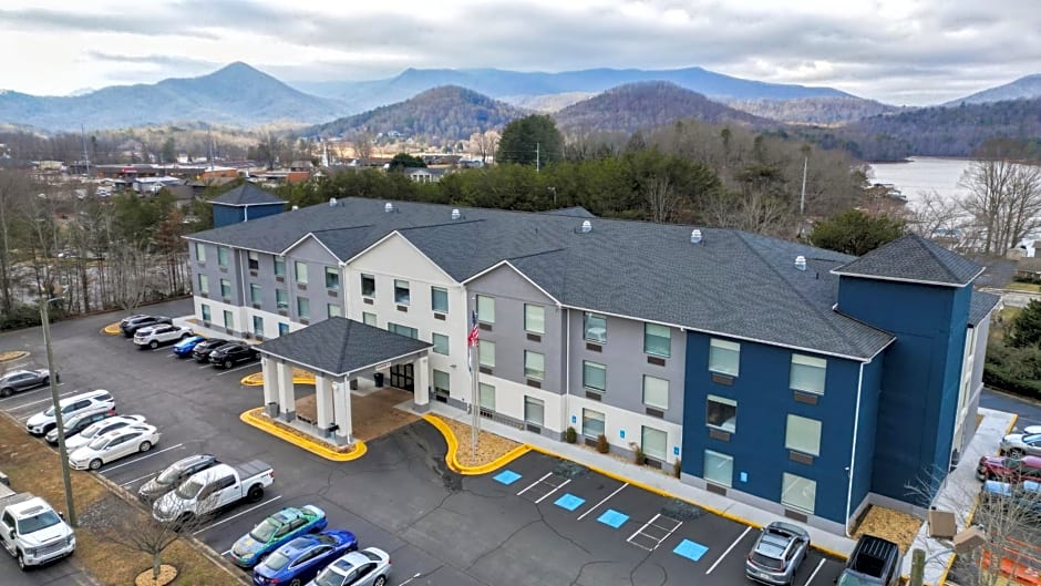 Holiday Inn Express Hotel & Suites Hiawassee