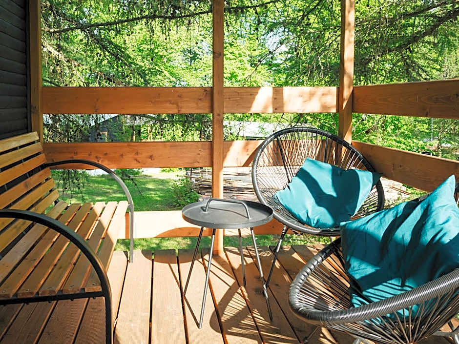 Pustelnia Supraśl - domki nad rzeką