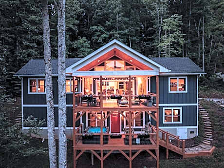 New, Luxury, 5 Miles to Asheville, Hot Tub, Spectacular Mountain Views, Fire Pit, Pool Table