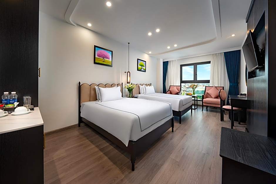 Photo 1 of 12 of 1 Double Bed or 2 Beds, City View