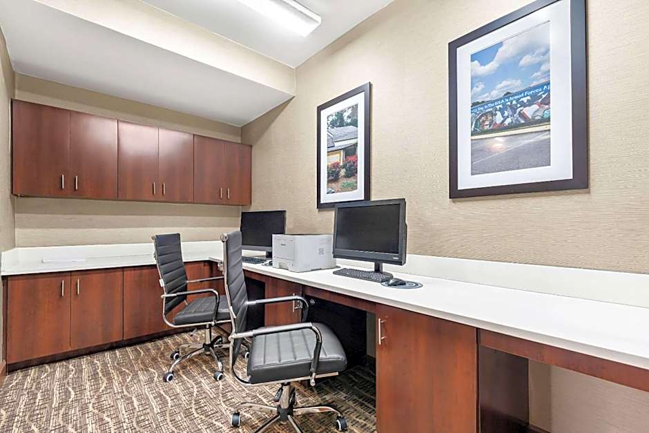 Comfort Suites near Robins Air Force Base