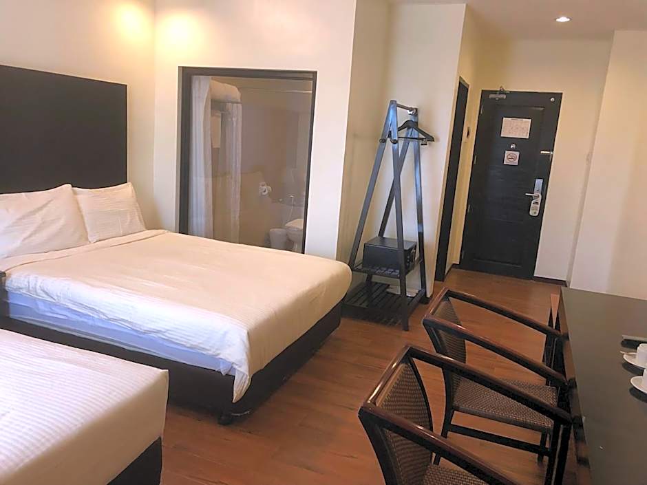 Piña Suites