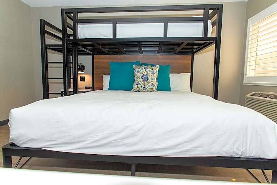 Magnolia Tree Hotel