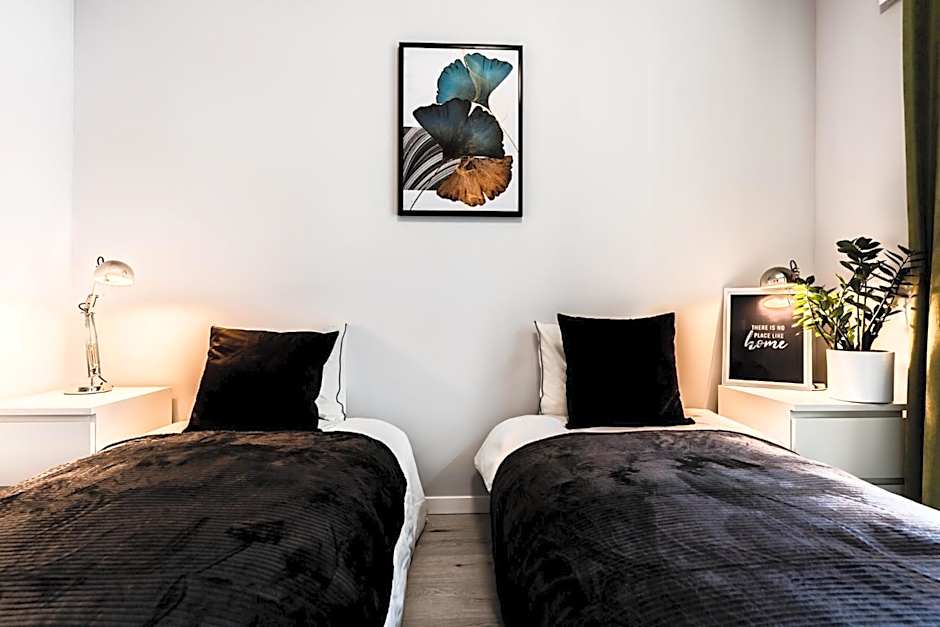 Pure Rental Premium Apartments - Free Parking & AC