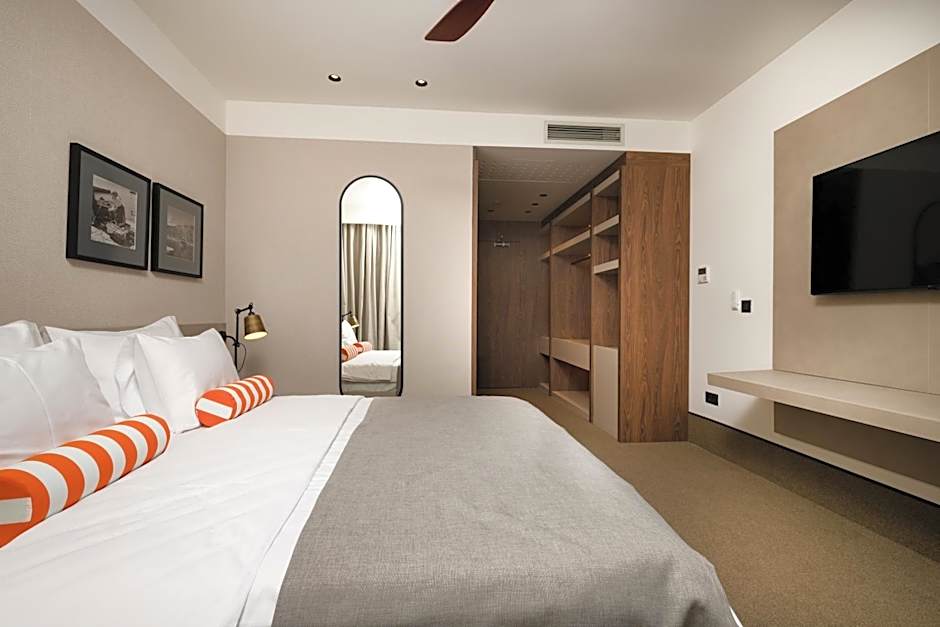 Infinity Hotel & More